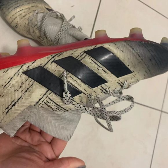 Adidas football shoe (Agility Bandage) US 7 - Picture 3 of 4